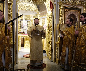 В Неделю 10-ю по Пятидесятнице митрополит Клинский Леонид совершил Божественную литургию в храме Всех святых на Кулишках