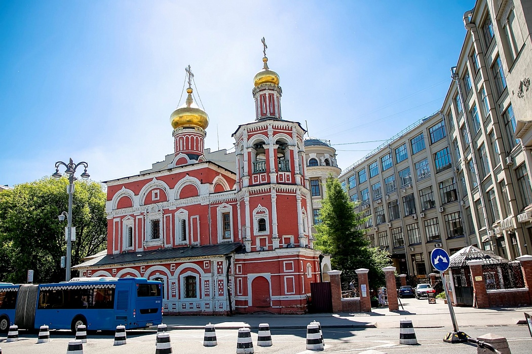 Есть в Москве на Кулишках Божий храм Всех Святых!
