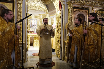 В Неделю 10-ю по Пятидесятнице митрополит Клинский Леонид совершил Божественную литургию в храме Всех святых на Кулишках