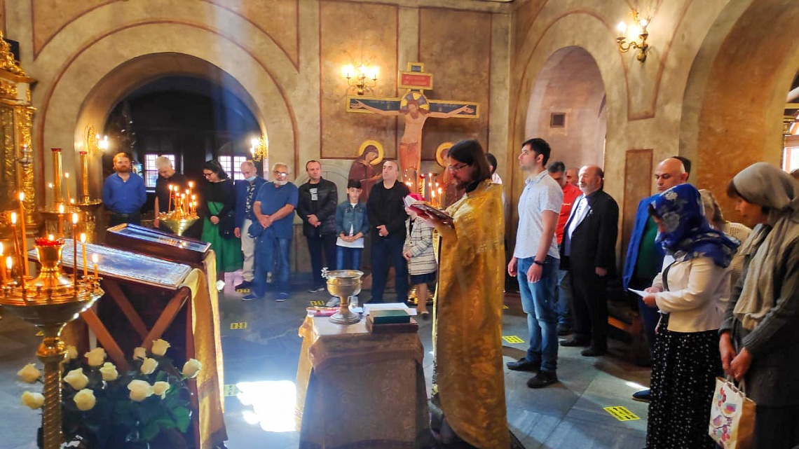 Молебен о единстве православного мира и сохранении его святынь