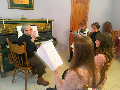 Занятия в женской группе обиходного, валаамского и знаменного пения Школы церковного хорового пения при Всехсвятском храме (2021 год)