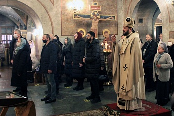 Архиепископ Леонид совершил Божественную литургию