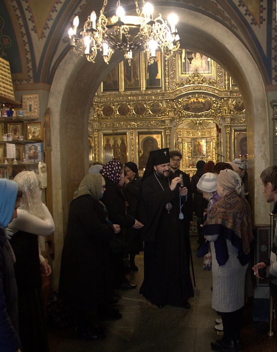В праздник Введения во храм Пресвятой Богородицы архиепископ Леонид совершил Божественную литургию 