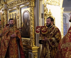 В Неделю 2-ю по Пасхе митрополит Клинский Леонид совершил Божественную литургию
