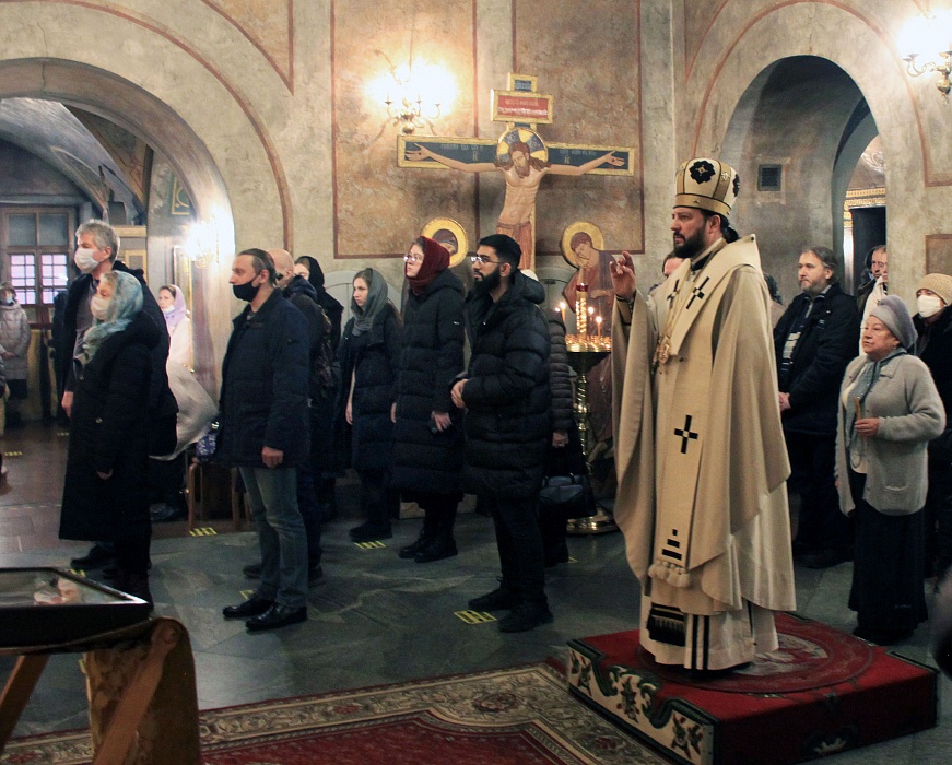 Архиепископ Леонид совершил Божественную литургию