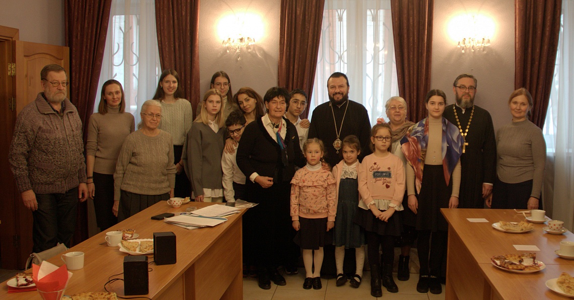 Архиепископ Леонид провёл встречу с детьми, родителями и педагогами Воскресной школы