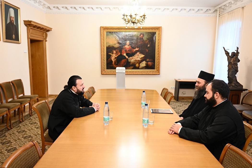 Архиепископ Ереванский и Армянский Леонид встретился с делегацией афонского монастыря Хиландар