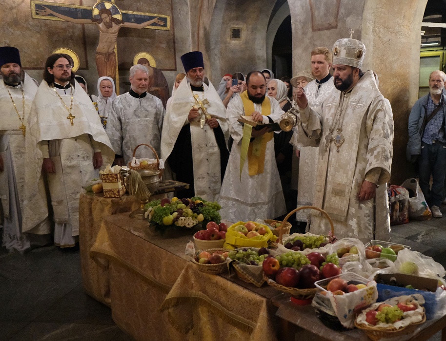 В праздник Преображения Господня митрополит Клинский Леонид совершил Божественную литургию