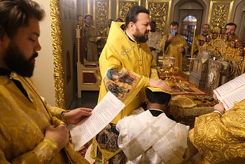 Митрополит Леонид совершил Божественную Литургию в Неделю святых праотец