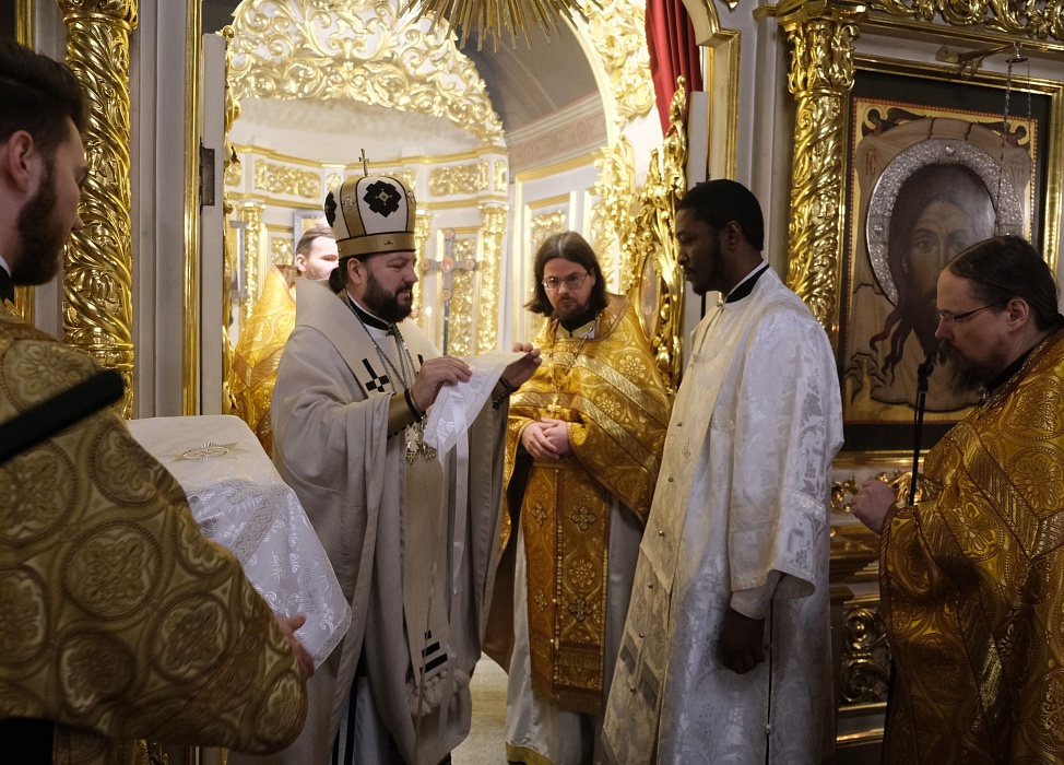 В субботу перед Рождеством Христовым митрополит Леонид совершил иерейскую и диаконскую хиротонии