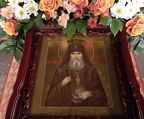 В день памяти священномученика Николая (Добронравова) совершена Божественная Литургия